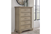 Vallardia Chest